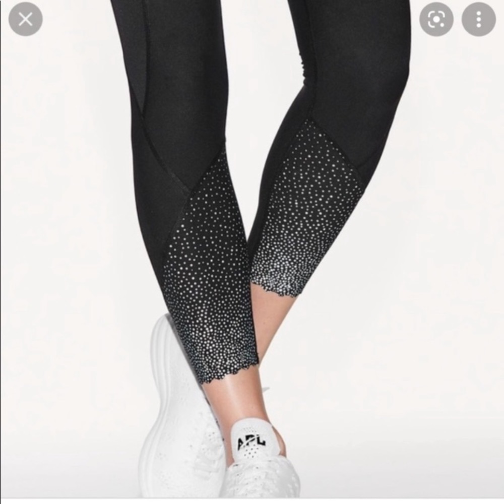 Lululemon Reflective Scalopped‎ Leggings